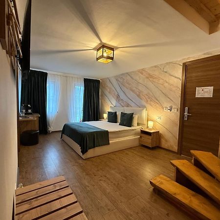 Conacul Radacinilor Hotel Petroşani Екстериор снимка