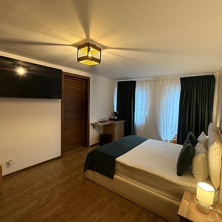 Conacul Radacinilor Hotel Petroşani Екстериор снимка