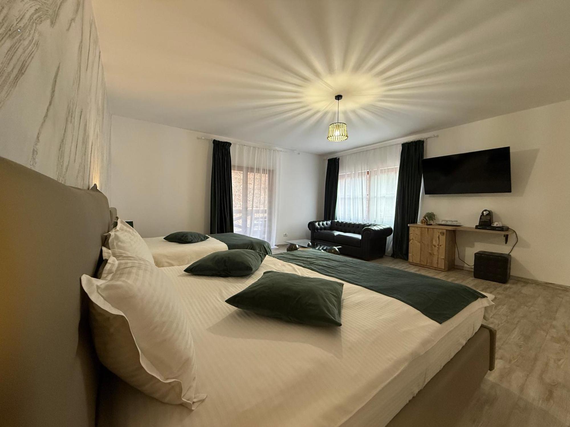 Conacul Radacinilor Hotel Petroşani Екстериор снимка