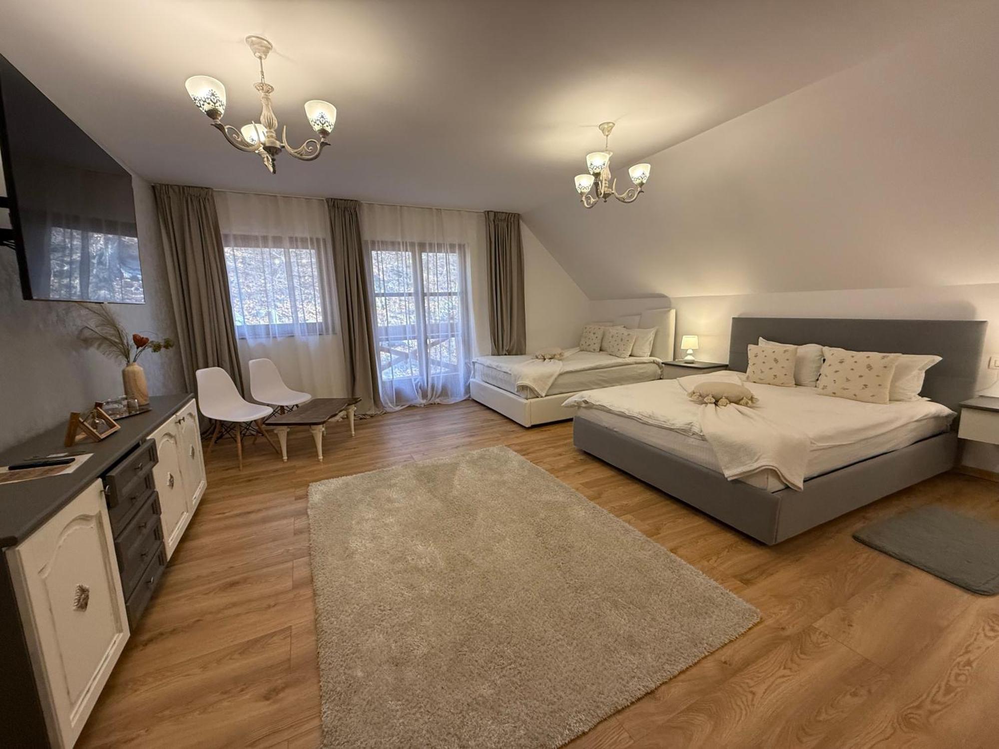 Conacul Radacinilor Hotel Petroşani Екстериор снимка