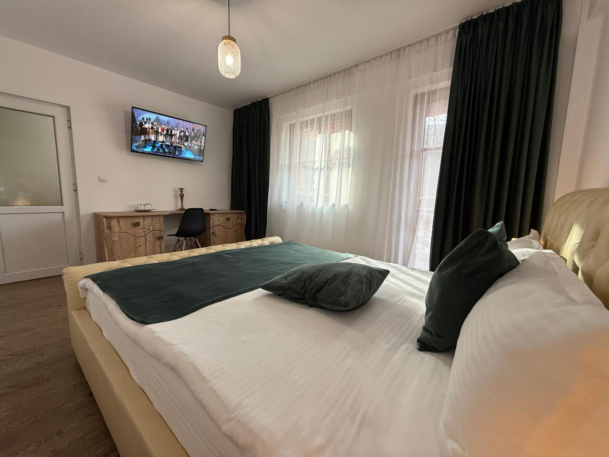 Conacul Radacinilor Hotel Petroşani Екстериор снимка