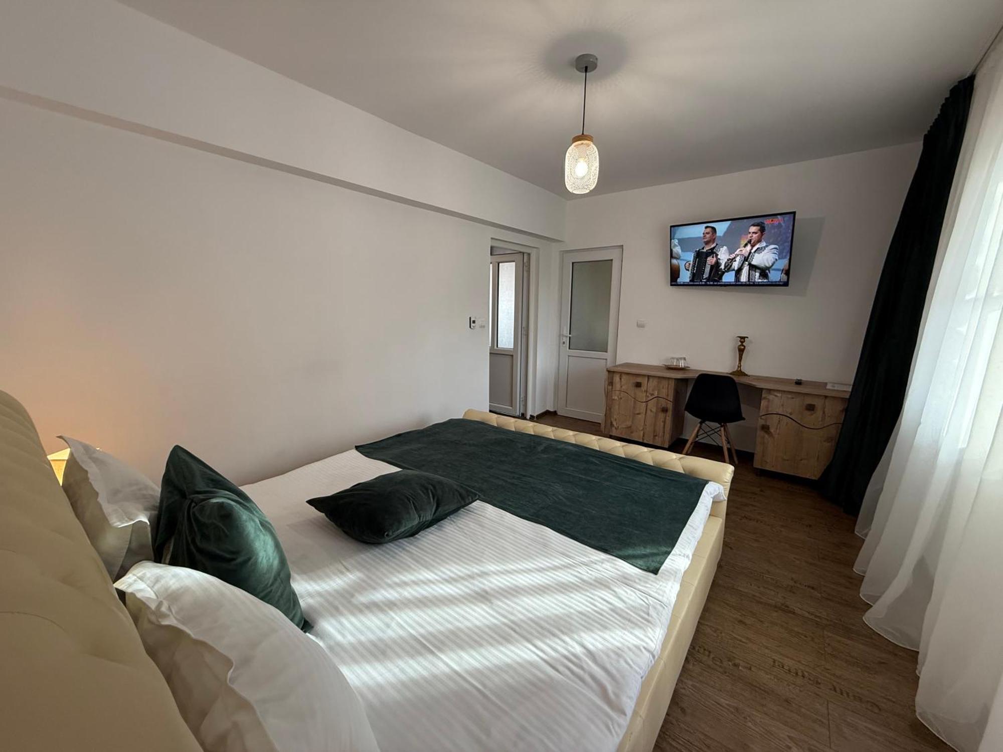 Conacul Radacinilor Hotel Petroşani Екстериор снимка