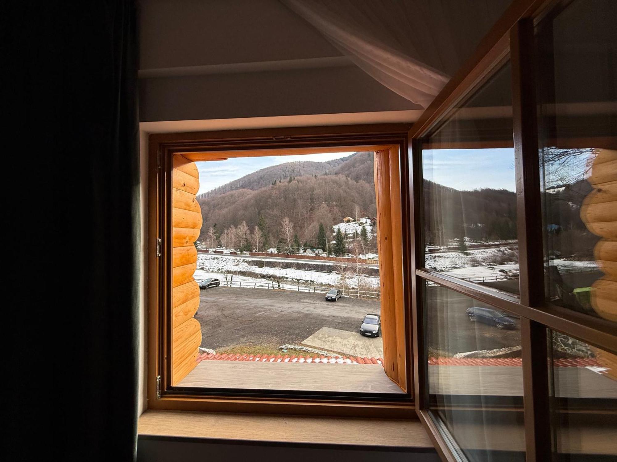 Conacul Radacinilor Hotel Petroşani Екстериор снимка