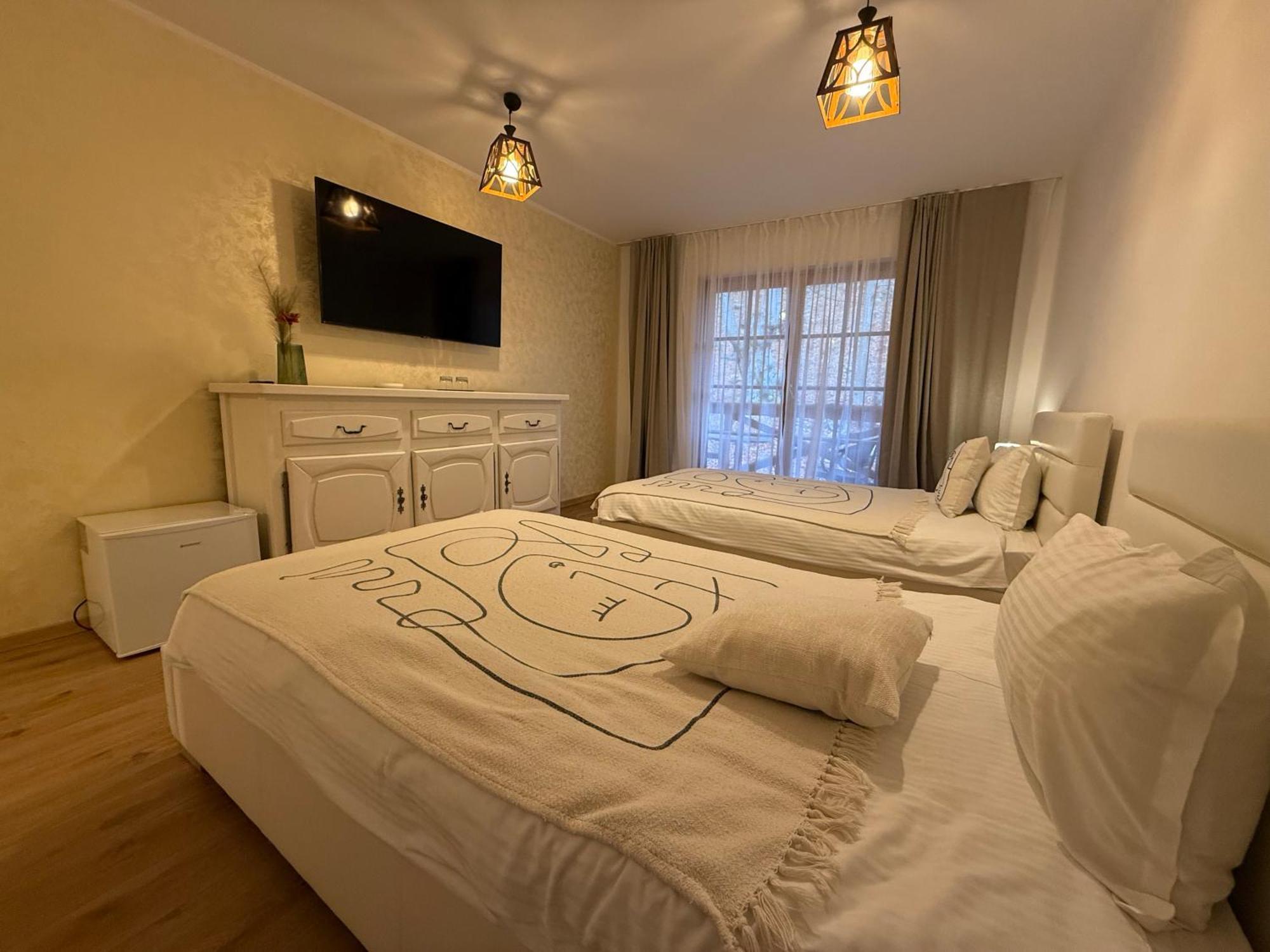 Conacul Radacinilor Hotel Petroşani Екстериор снимка