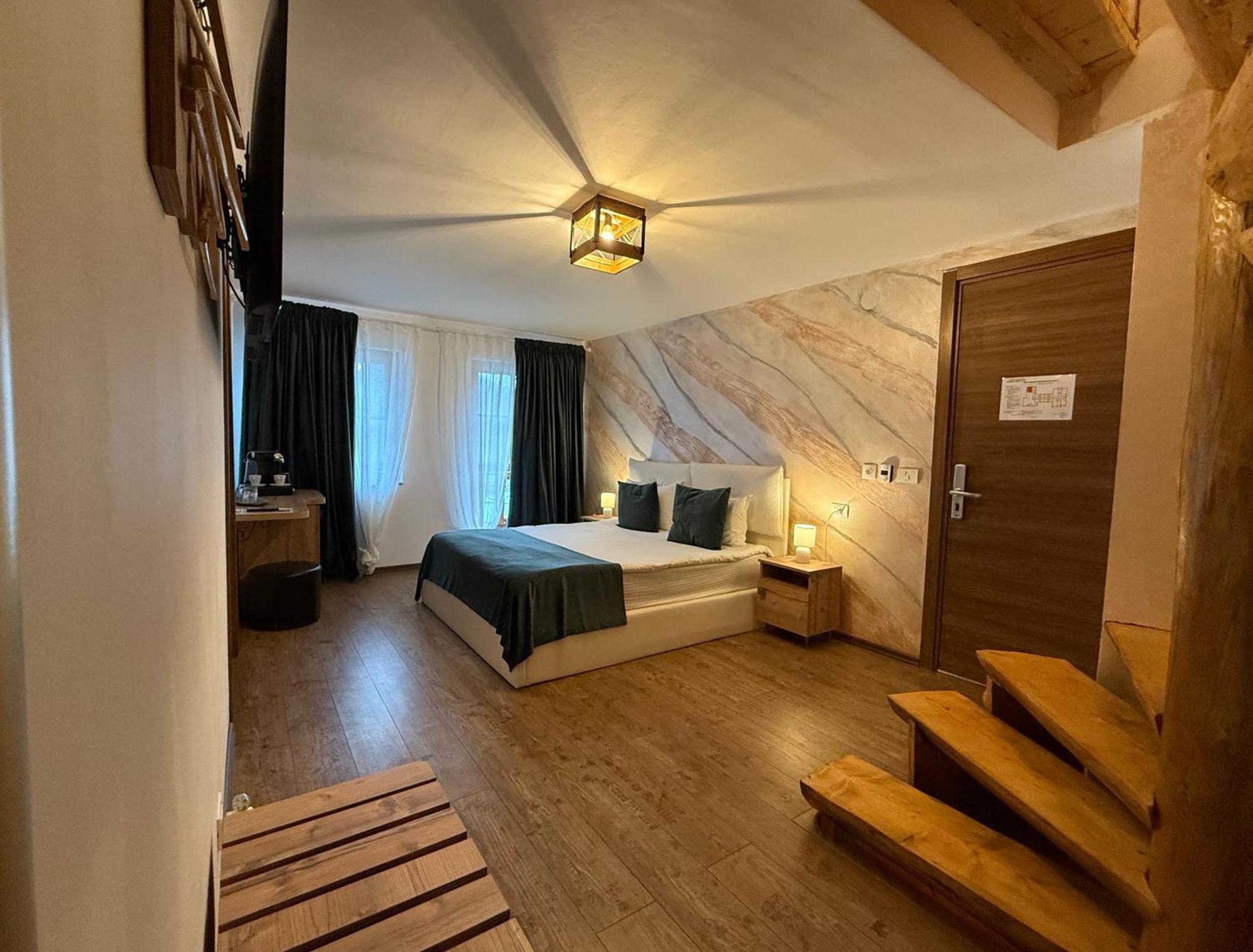 Conacul Radacinilor Hotel Petroşani Екстериор снимка