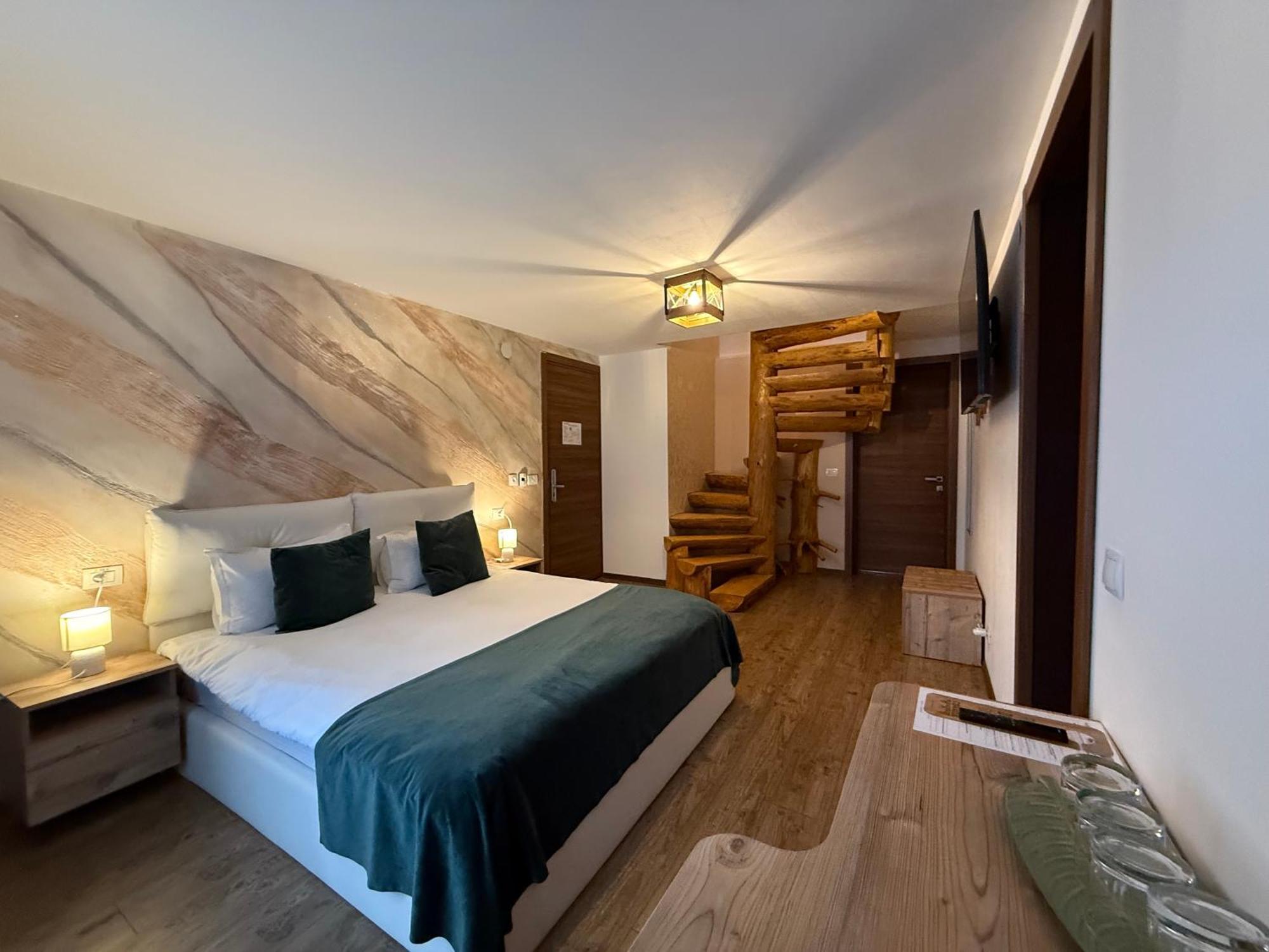 Conacul Radacinilor Hotel Petroşani Екстериор снимка