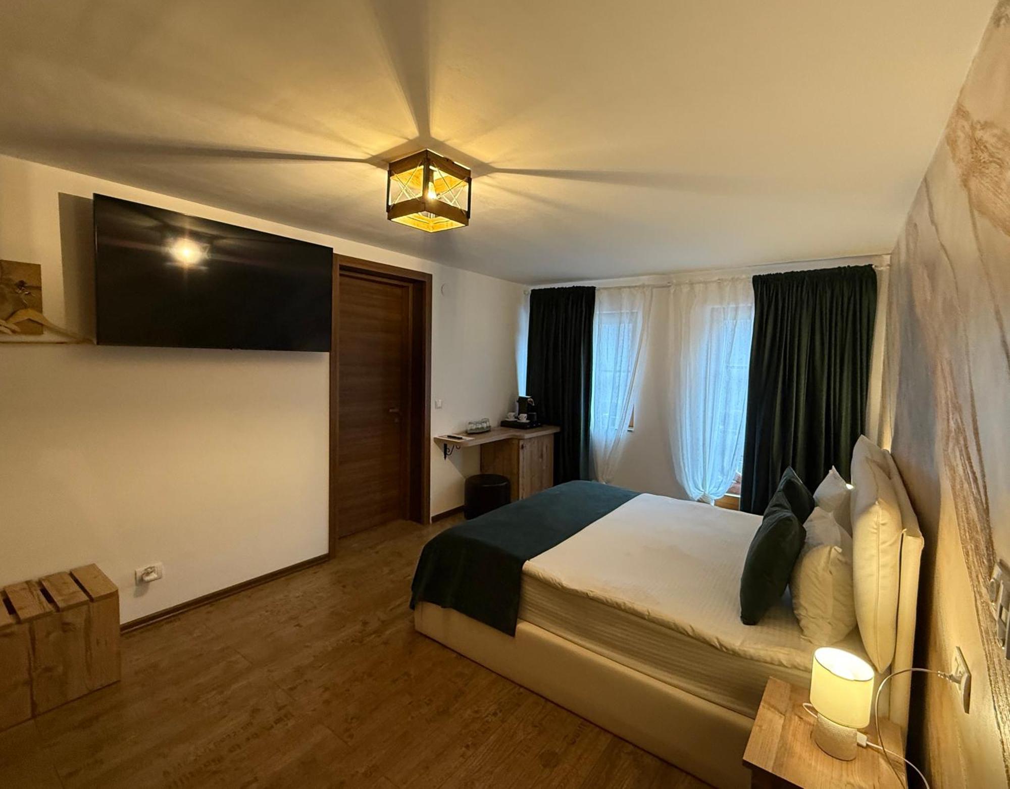 Conacul Radacinilor Hotel Petroşani Екстериор снимка