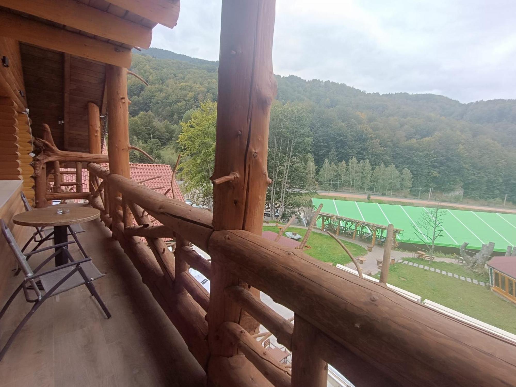 Conacul Radacinilor Hotel Petroşani Екстериор снимка