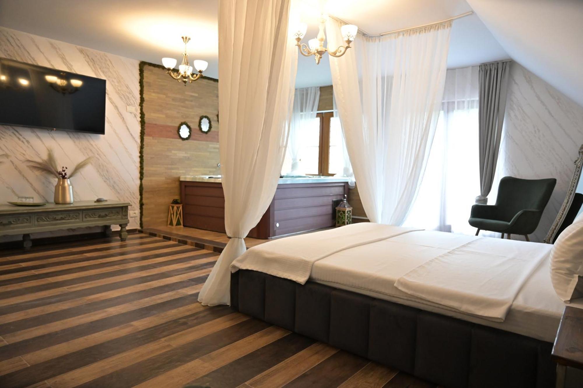 Conacul Radacinilor Hotel Petroşani Екстериор снимка