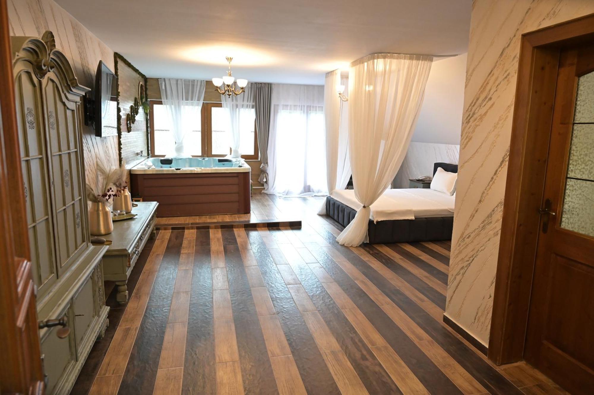 Conacul Radacinilor Hotel Petroşani Екстериор снимка